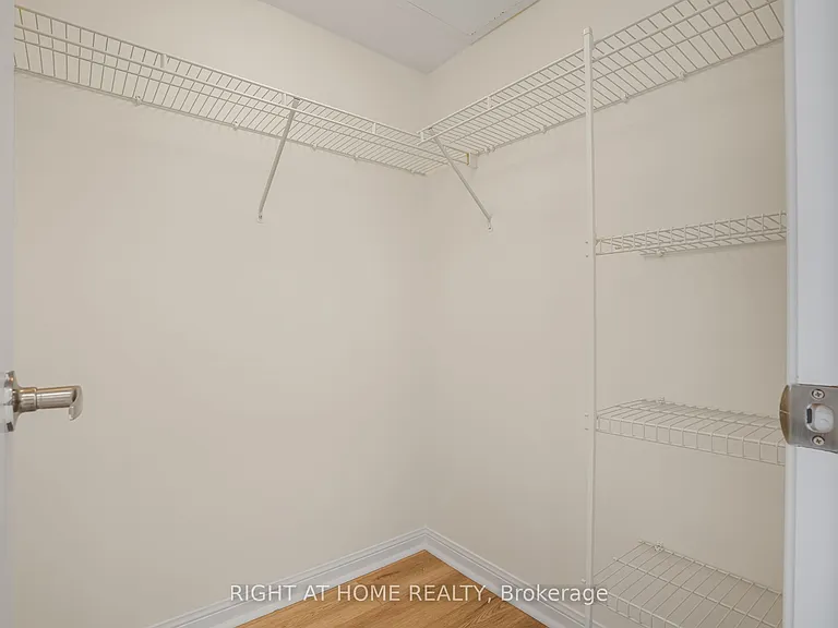1000 King St W #220 — Photo 15