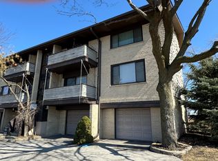 1700 Dempster St APT D, Park Ridge, IL 60068