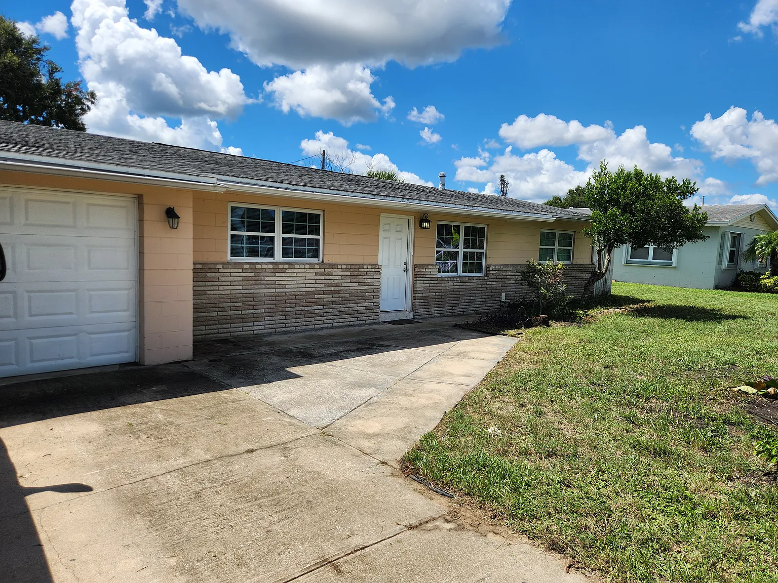 4 bed, 1350 sqft, $2,075 — Photo 3