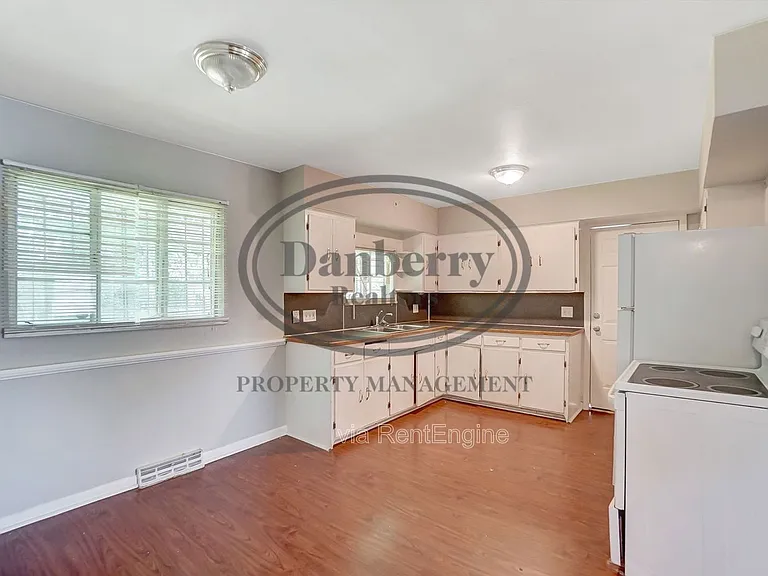 1115 Secor Rd — Photo 9