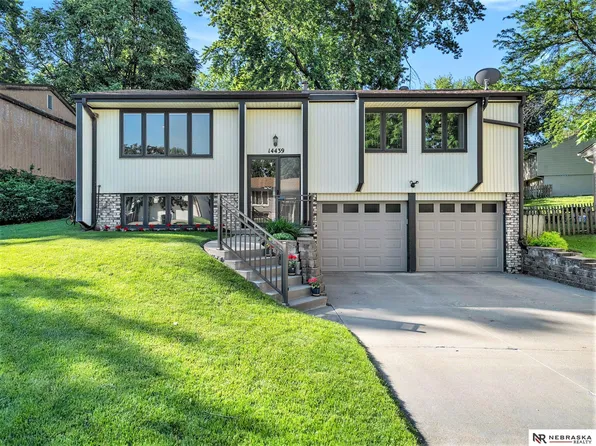 14439 Weir Cir, Omaha, NE 68137