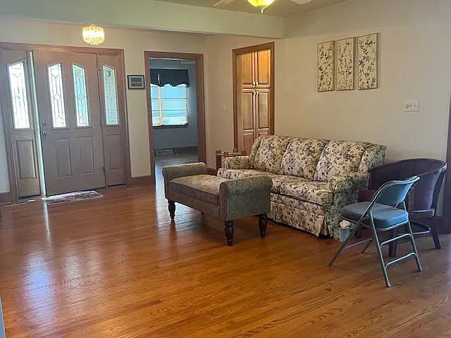 343 Governors Ln — Photo 9
