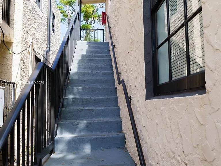 1068 NW 5th St #B-2 — Photo 2