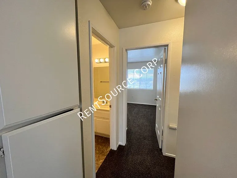 2910 B St #6 — Photo 8