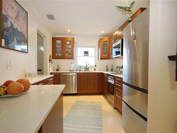 4th image of 1684 S Lake Ave #5