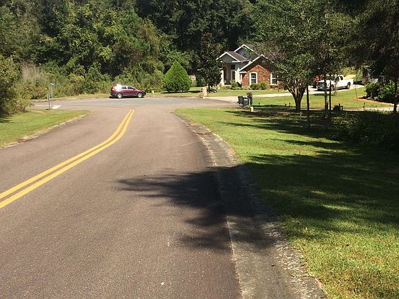 5th image of 141 SW Woodleaf Ct