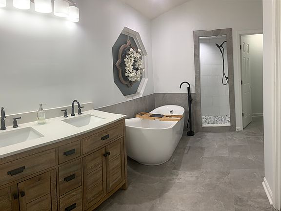5th image of 1793 Castille Dr