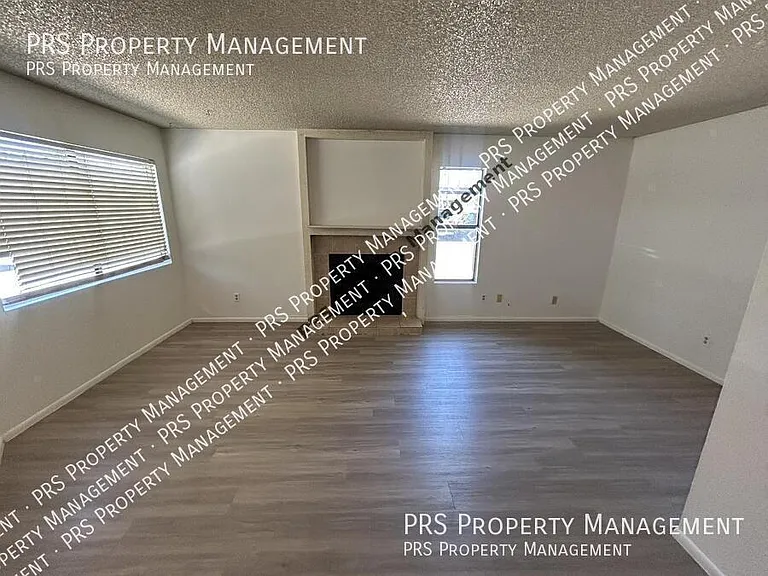 2040 S Longmore #14 — Photo 2