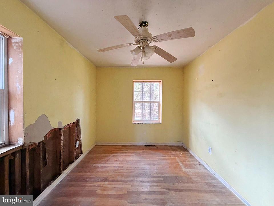 25th image of 1709 Emerson Ave