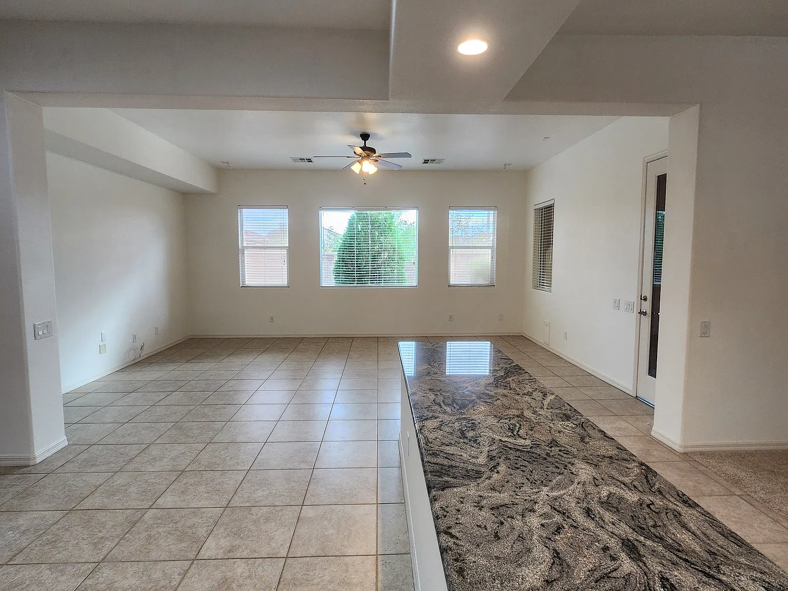 3 bed, 2835 sqft, $2,800 — Photo 3