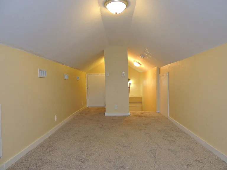 300 Rose Ave — Photo 15