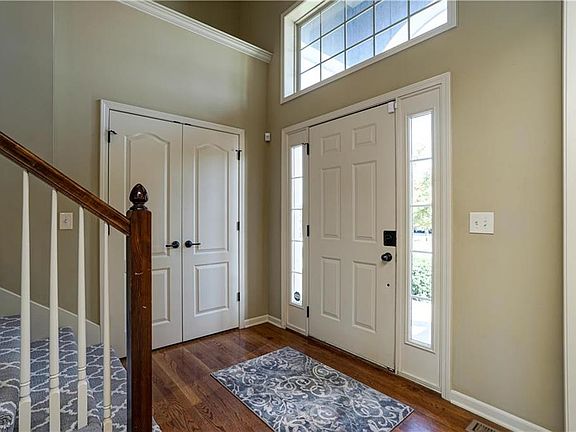 Inviting 2 story entry