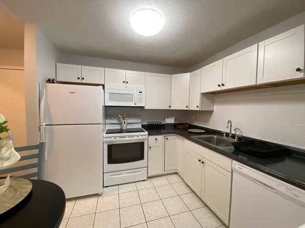 11 Weld St APT 14, Framingham, MA 01702