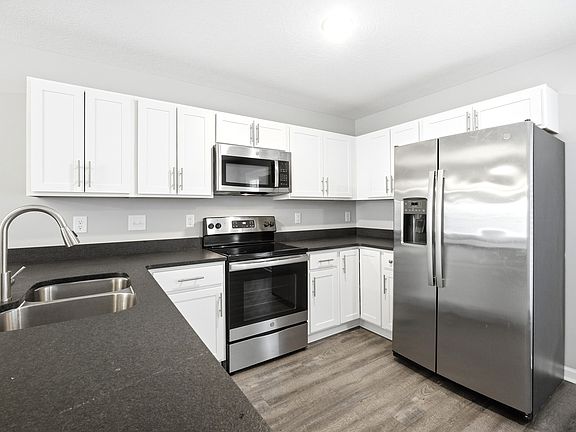 4th image of 205 Woodland Valley Ln