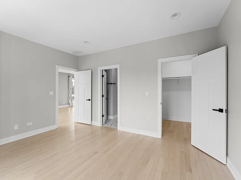 7428.5 N Rogers Ave #2E — Photo 9