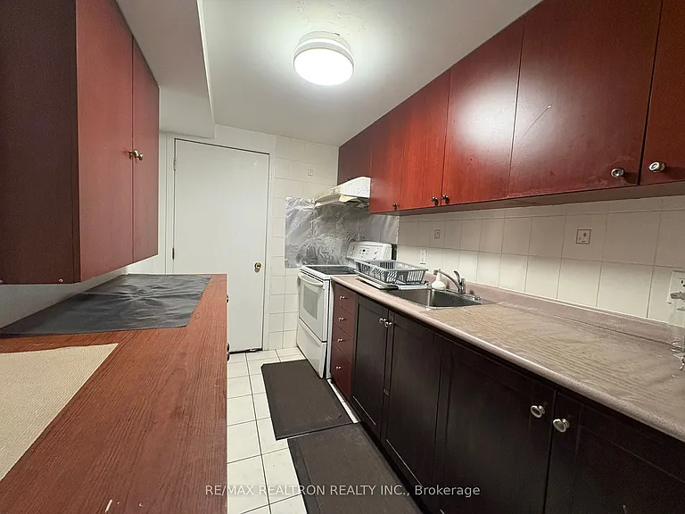 11 Norman Wesley Way #BASEMENT — Photo 7