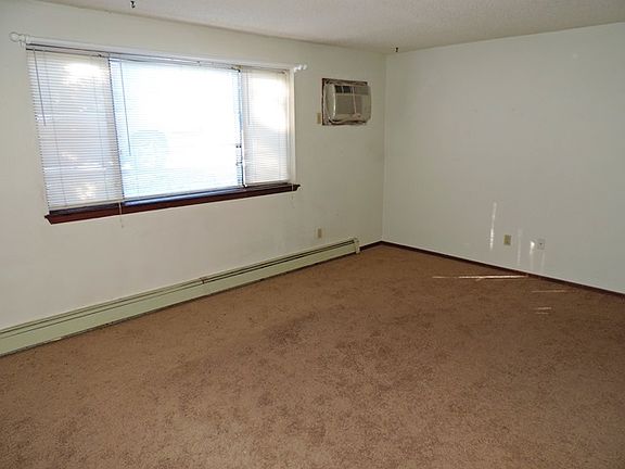 3rd image of 415 Woodside Dr APT 07