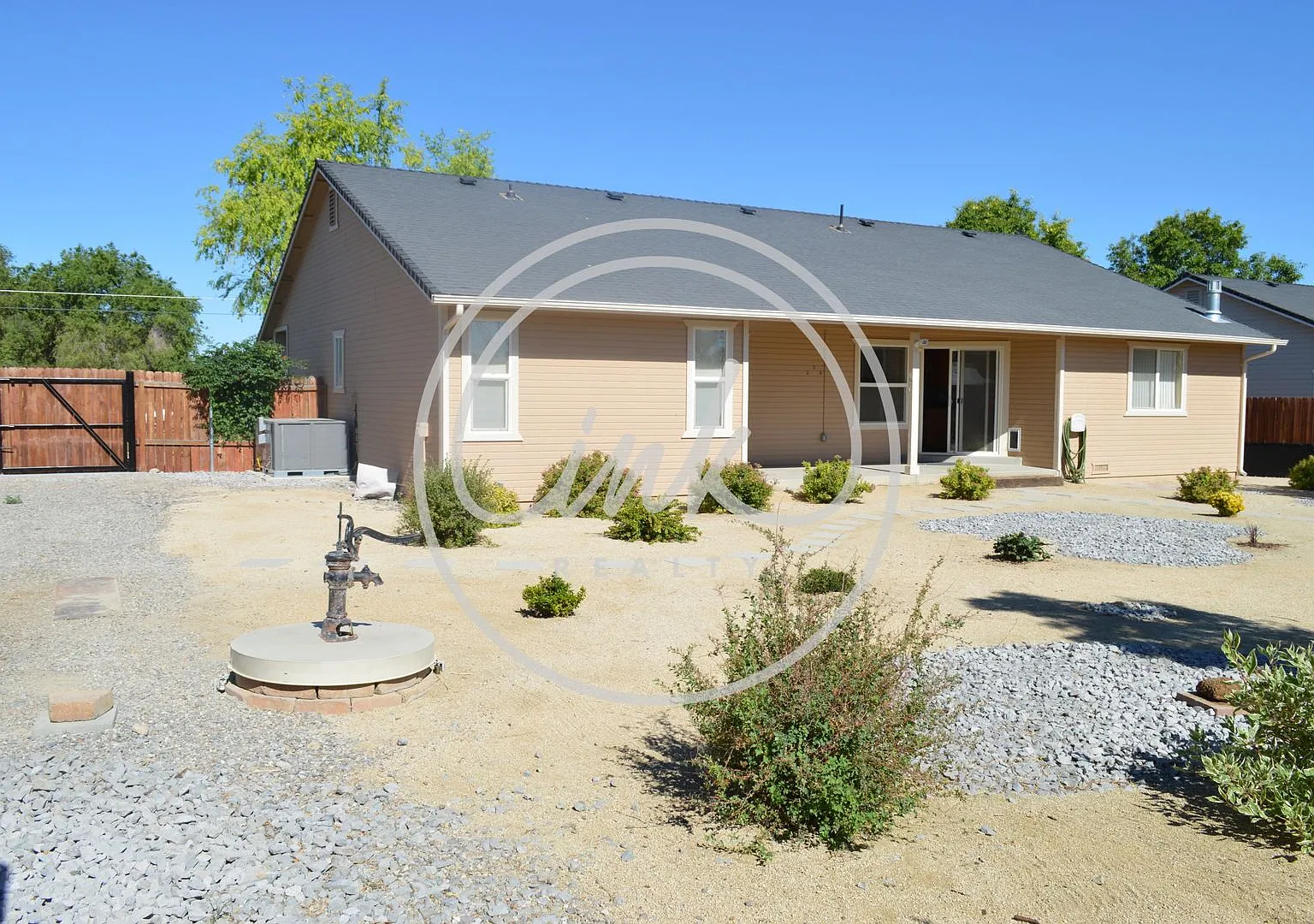 3 Bed / 2 Bath / 1 Office - Beautiful updated home on quiet street for rent — Photo 3