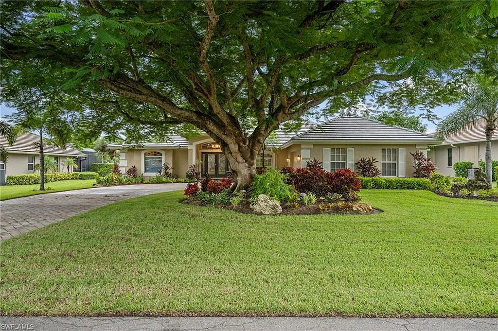 4 bed, 2.5 bath, 2326 sqft, $10,900 — Photo 2