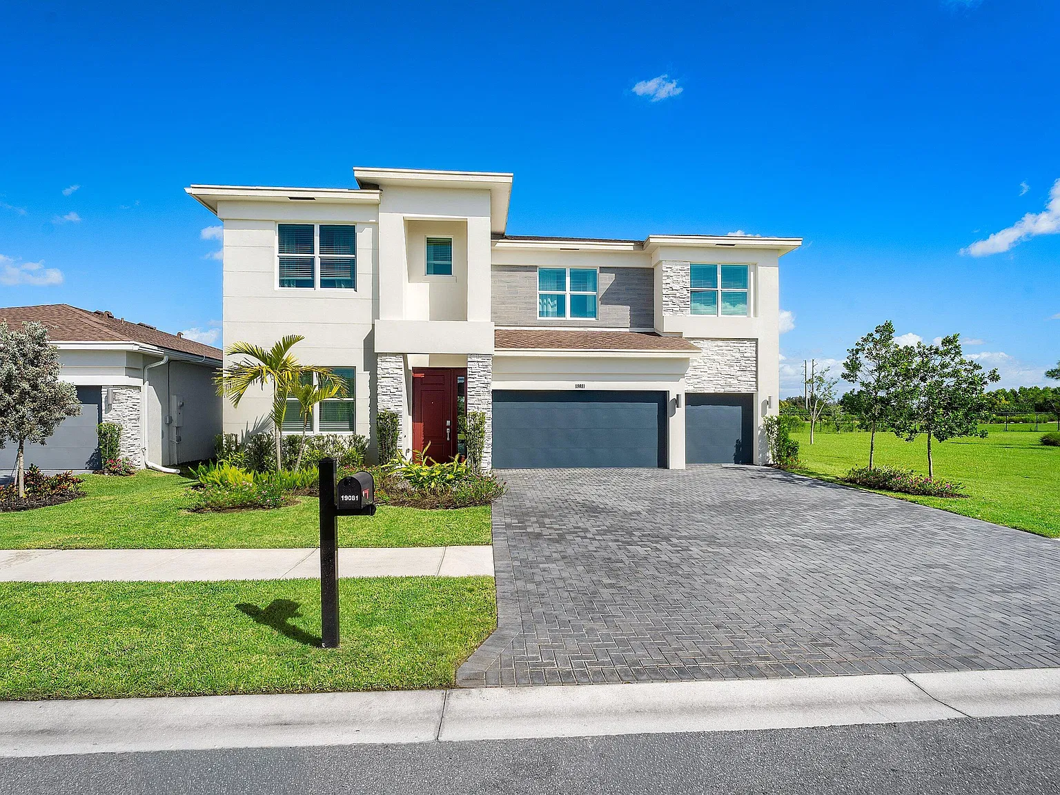 5 bed, 4.5 bath, 4111 sqft, $6,800 — Photo 1