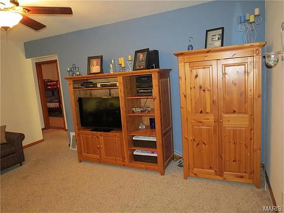 4th image of 872 Loekes Dr