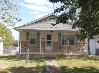 1107 S 4th St, De Soto, MO 63020