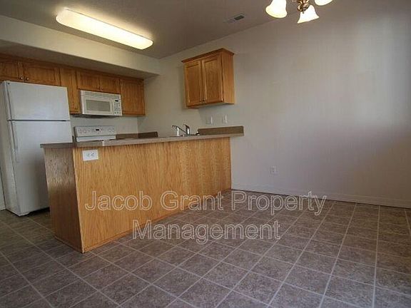 5th image of 1648 N Stevens Dr APT A