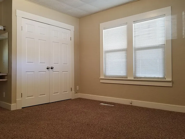 151 N 400 W — Photo 6