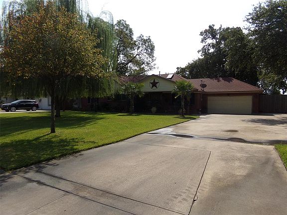 3rd image of 1414 Ben Dr