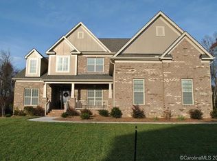 413 Five Leaf Ln, Waxhaw, NC 28173