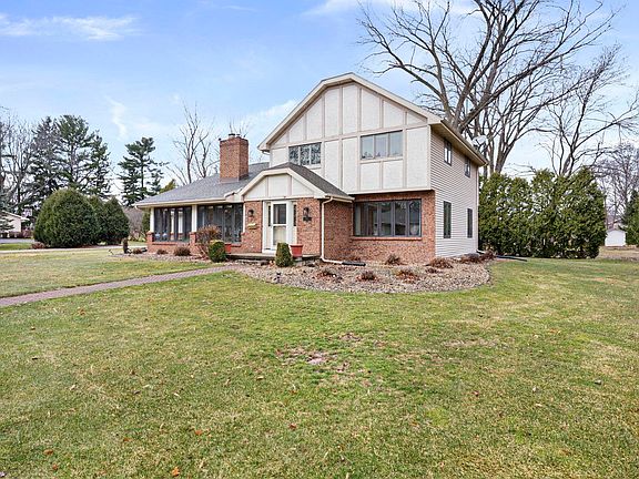 2nd image of 607 Greenway Rd