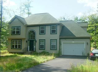 5207 Mayfair Rd, Tobyhanna, PA 18466