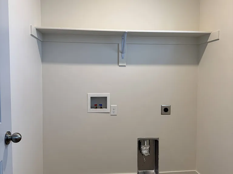 138 E Crown Point Dr — Photo 13