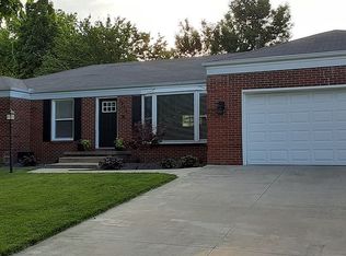 2926 Capen Dr, Bloomington, IL 61704