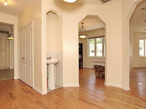 5th image of 7 Rose Garden Way #302