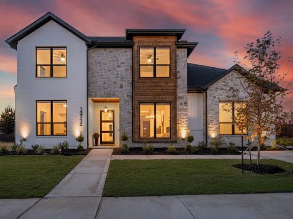13712 W Riviera Dr, Burleson, TX 76028