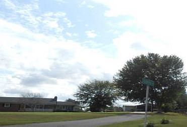 2nd image of 614 Lee Rd