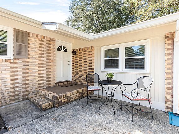 4th image of 103 Victor St