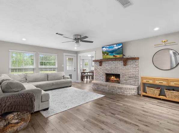 456 Berry Dr, Beaumont, TX 77705