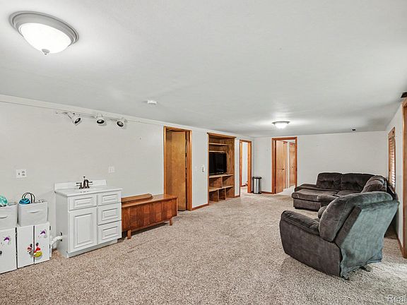 4th image of 1646 Boy Scout Rd
