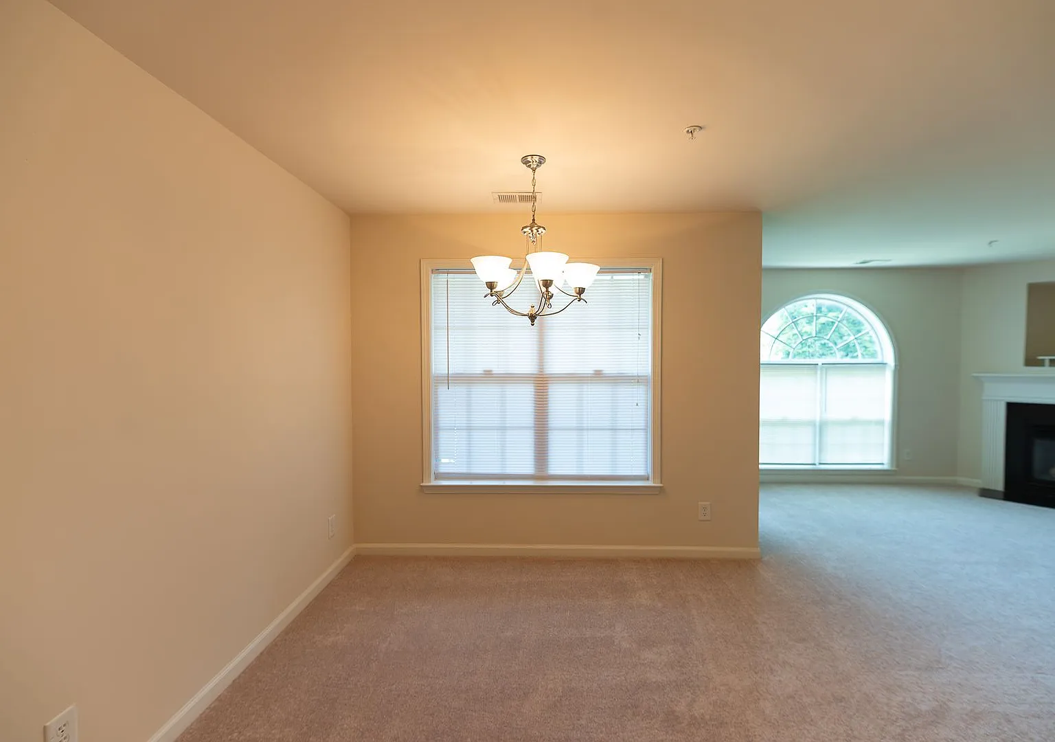 2 Bedroom Condo with Ensuite Bathroom — Photo 4