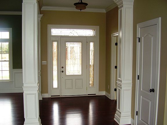 BEAUTIFUL ENTRY FOYER