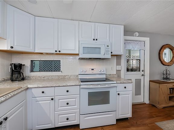 3rd image of 123 Conestoga Trl