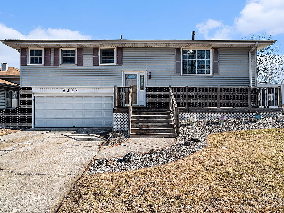 1st image of 2451 Hickory Dr