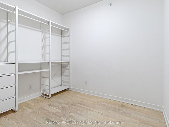 3rd image of 90 Park Lawn Rd #1708
