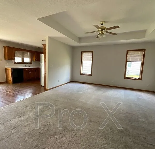 124 W Briarbrook Ln — Photo 5