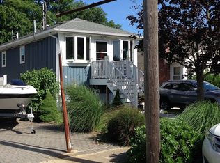 122 Coolidge Ave, Amity Harbor, NY 11701