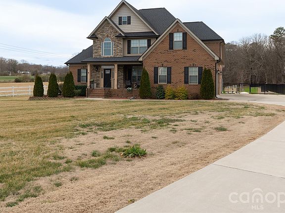 2nd image of 3605 Crow Rd