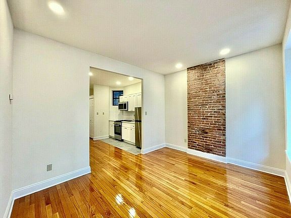 4th image of 328 E 34th St APT E2