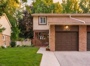 2713 Andorra Cir, Mississauga, ON L5N 2H8